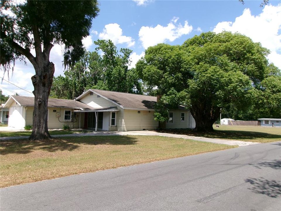 For Sale: $95,000 (3 beds, 1 baths, 1992 Square Feet)