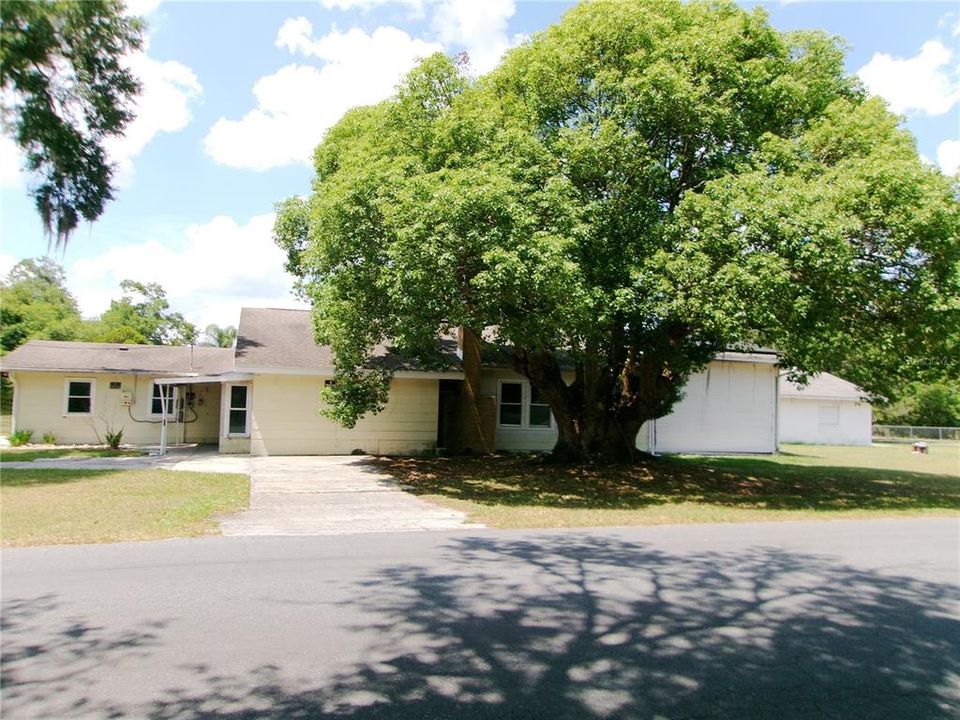 For Sale: $95,000 (3 beds, 1 baths, 1992 Square Feet)