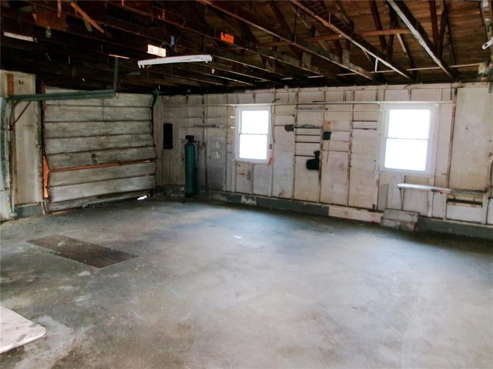 For Sale: $95,000 (3 beds, 1 baths, 1992 Square Feet)