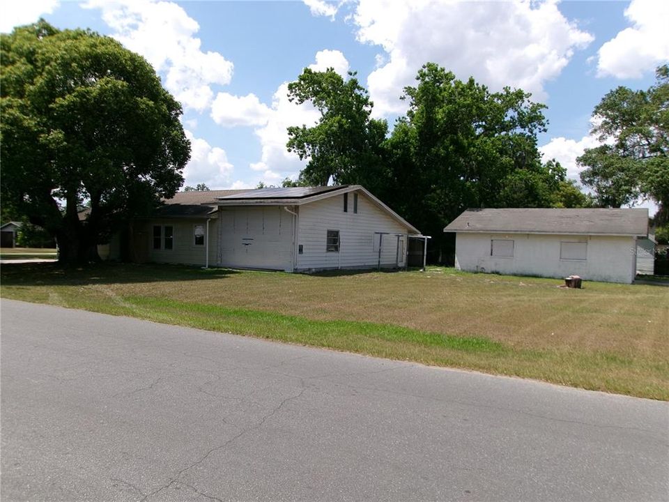 For Sale: $95,000 (3 beds, 1 baths, 1992 Square Feet)