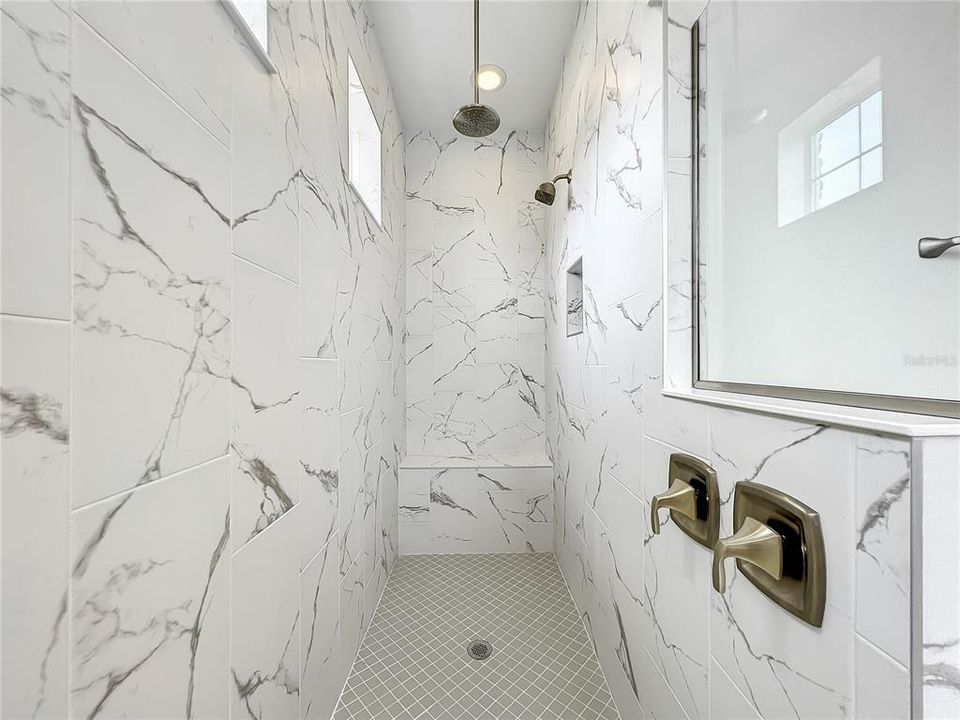 For Rent: $4,999 (6 beds, 4 baths, 4170 Square Feet)