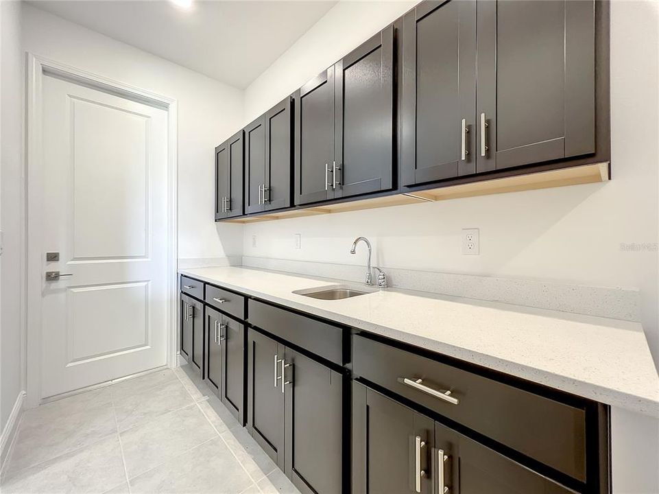 For Rent: $4,999 (6 beds, 4 baths, 4170 Square Feet)