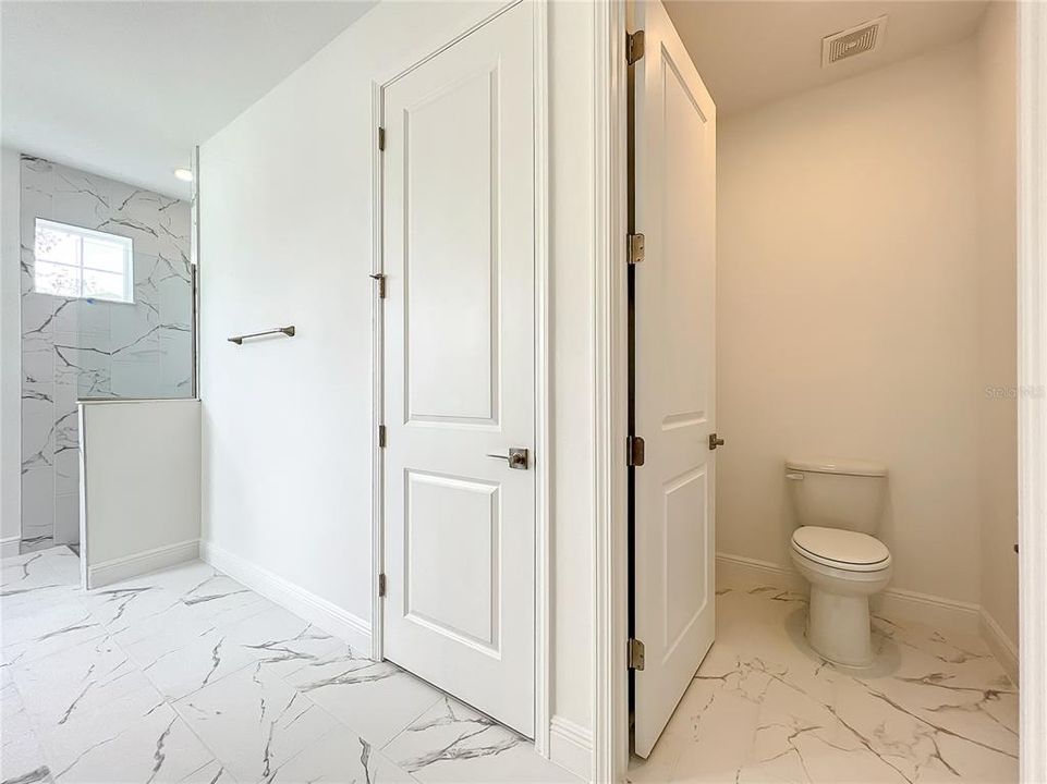 For Rent: $4,999 (6 beds, 4 baths, 4170 Square Feet)