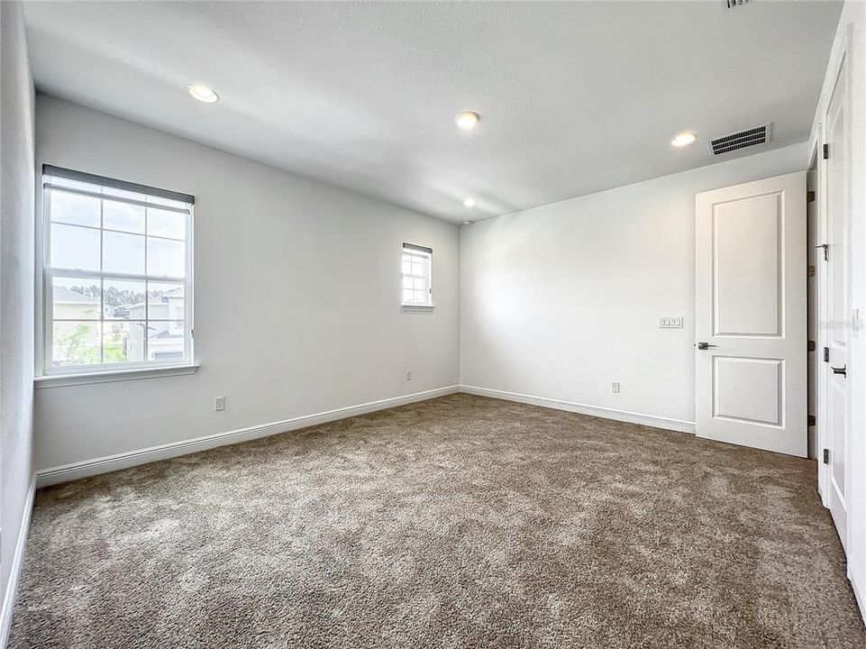 For Rent: $4,999 (6 beds, 4 baths, 4170 Square Feet)