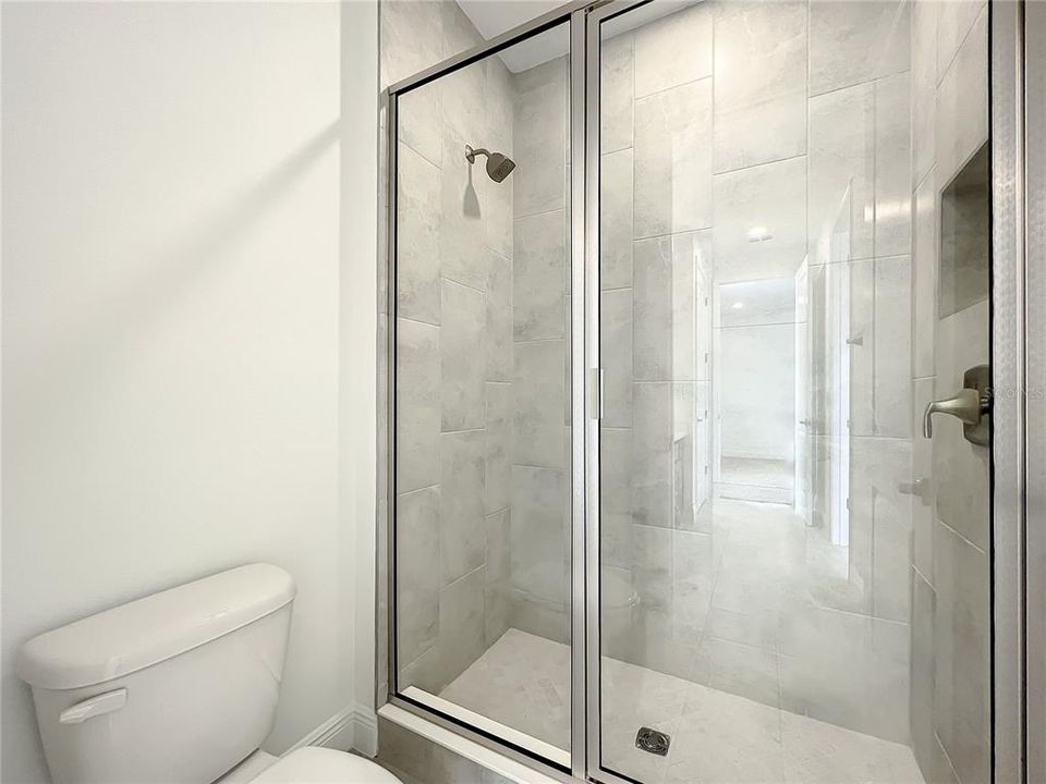 For Rent: $4,999 (6 beds, 4 baths, 4170 Square Feet)