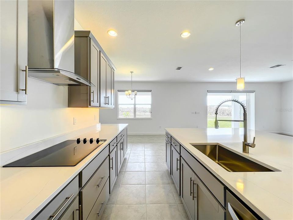 For Rent: $4,999 (6 beds, 4 baths, 4170 Square Feet)