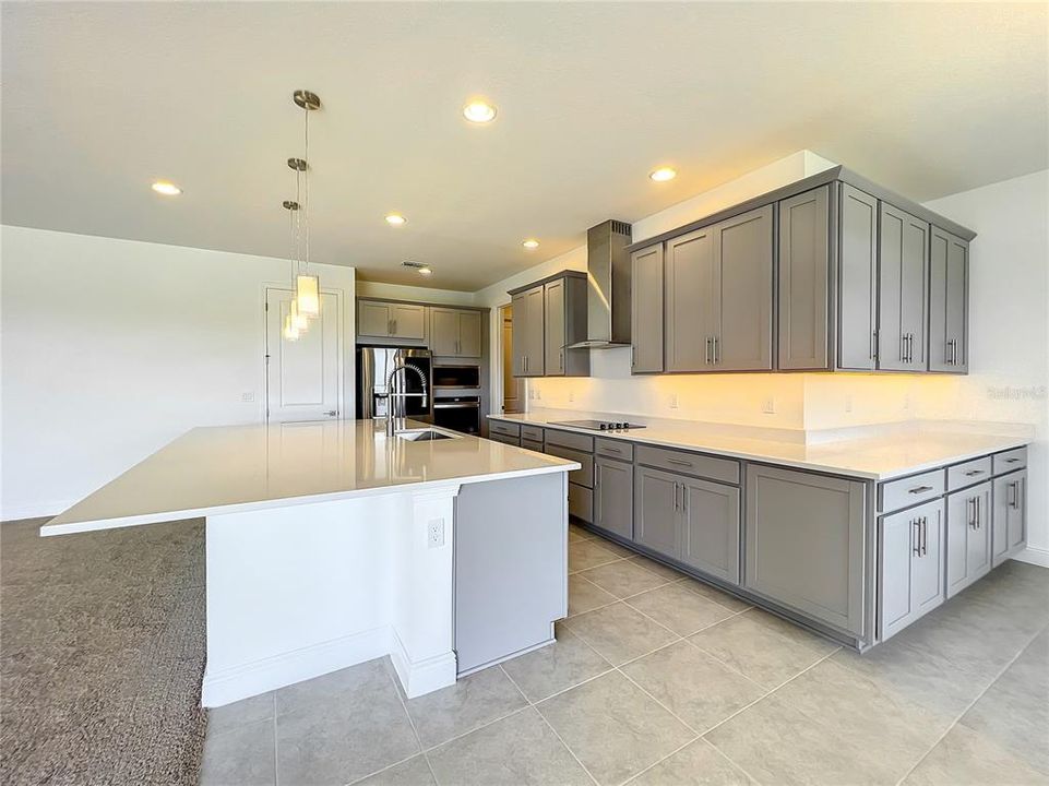 For Rent: $4,999 (6 beds, 4 baths, 4170 Square Feet)