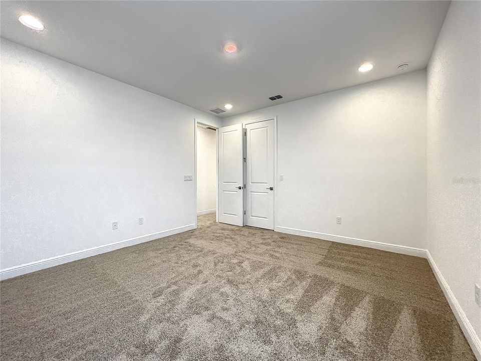 For Rent: $4,999 (6 beds, 4 baths, 4170 Square Feet)