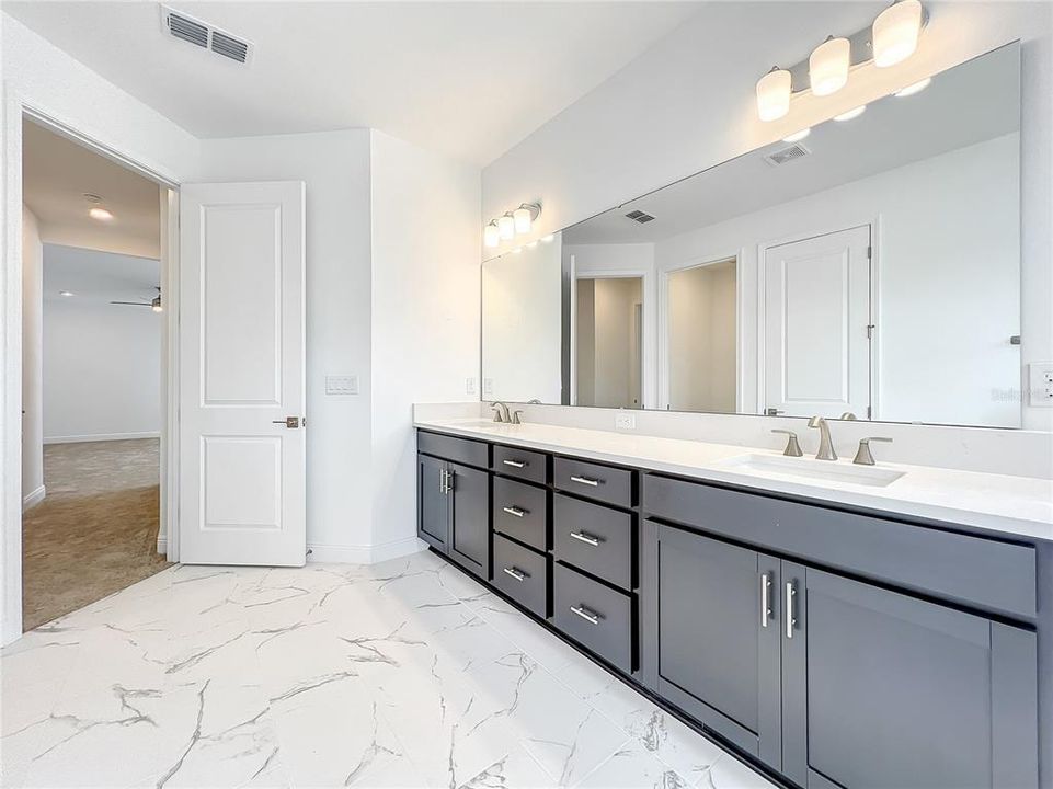For Rent: $4,999 (6 beds, 4 baths, 4170 Square Feet)