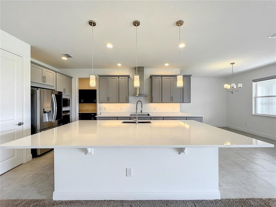 For Rent: $4,999 (6 beds, 4 baths, 4170 Square Feet)