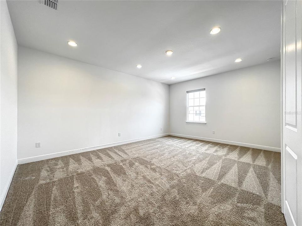 For Rent: $4,999 (6 beds, 4 baths, 4170 Square Feet)