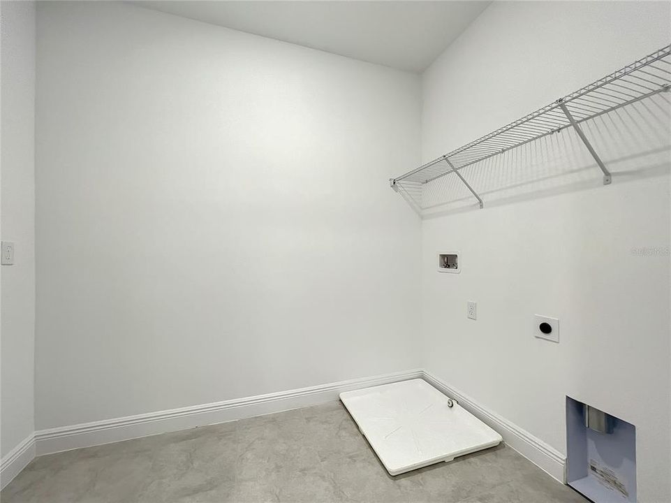 For Rent: $4,999 (6 beds, 4 baths, 4170 Square Feet)