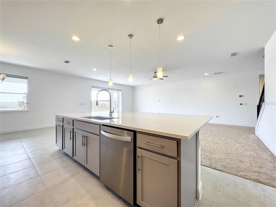 For Rent: $4,999 (6 beds, 4 baths, 4170 Square Feet)