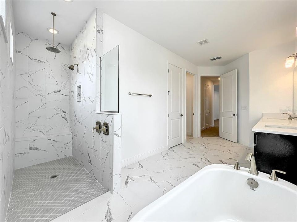For Rent: $4,999 (6 beds, 4 baths, 4170 Square Feet)