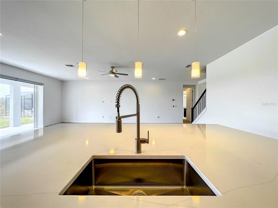 For Rent: $4,999 (6 beds, 4 baths, 4170 Square Feet)