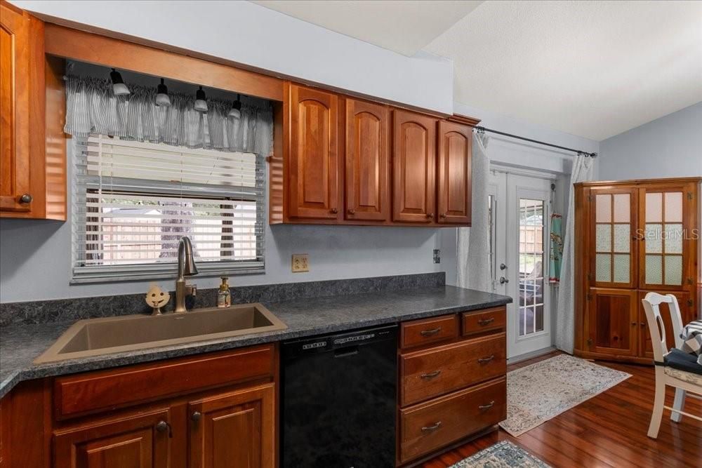 For Sale: $365,000 (4 beds, 2 baths, 1489 Square Feet)