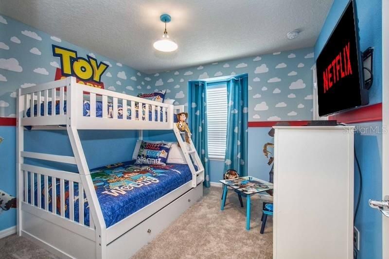 For Sale: $428,000 (5 beds, 4 baths, 2265 Square Feet)