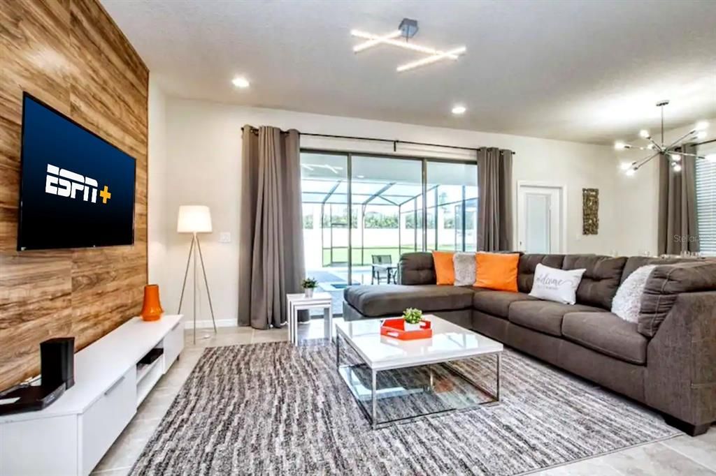 For Sale: $428,000 (5 beds, 4 baths, 2265 Square Feet)