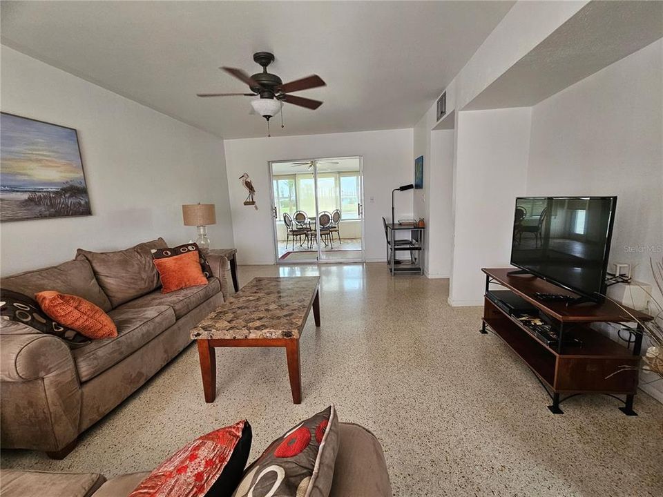 En Renta: $1,995 (2 camas, 2 baños, 1550 Pies cuadrados)