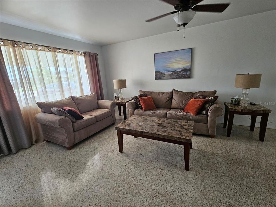 En Renta: $1,995 (2 camas, 2 baños, 1550 Pies cuadrados)