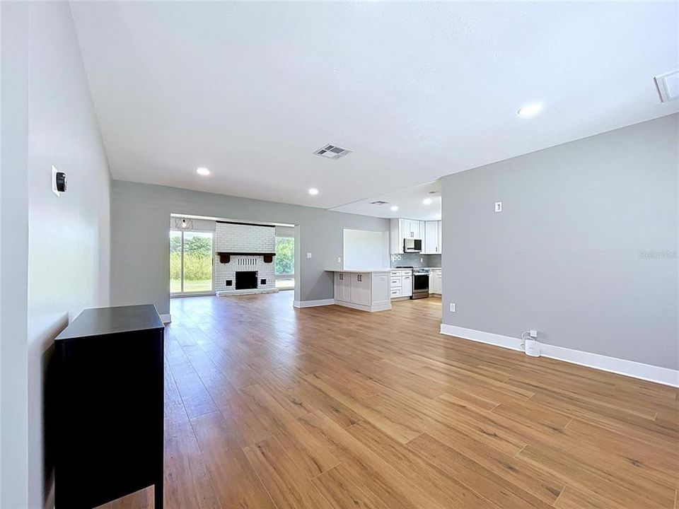 For Sale: $479,900 (2 beds, 2 baths, 1396 Square Feet)