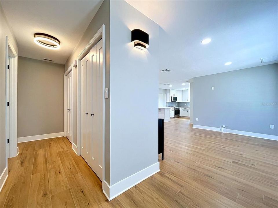 For Sale: $479,900 (2 beds, 2 baths, 1396 Square Feet)