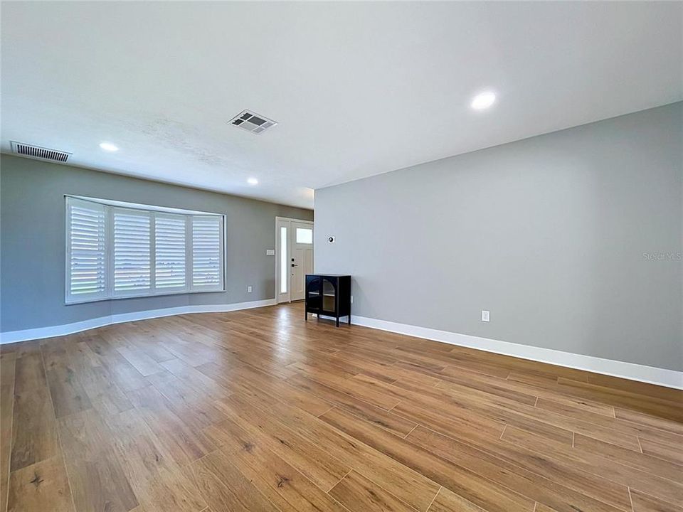 For Sale: $479,900 (2 beds, 2 baths, 1396 Square Feet)