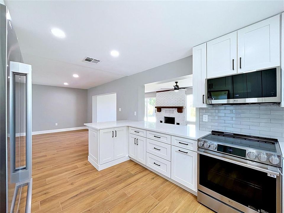 For Sale: $479,900 (2 beds, 2 baths, 1396 Square Feet)