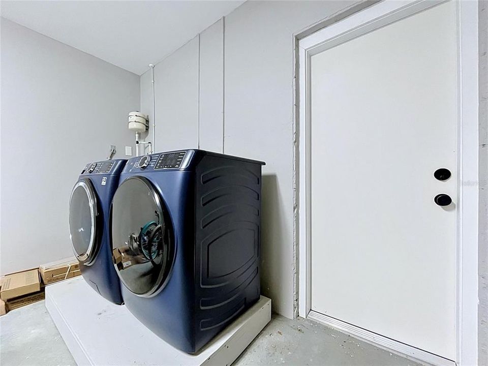 For Sale: $479,900 (2 beds, 2 baths, 1396 Square Feet)