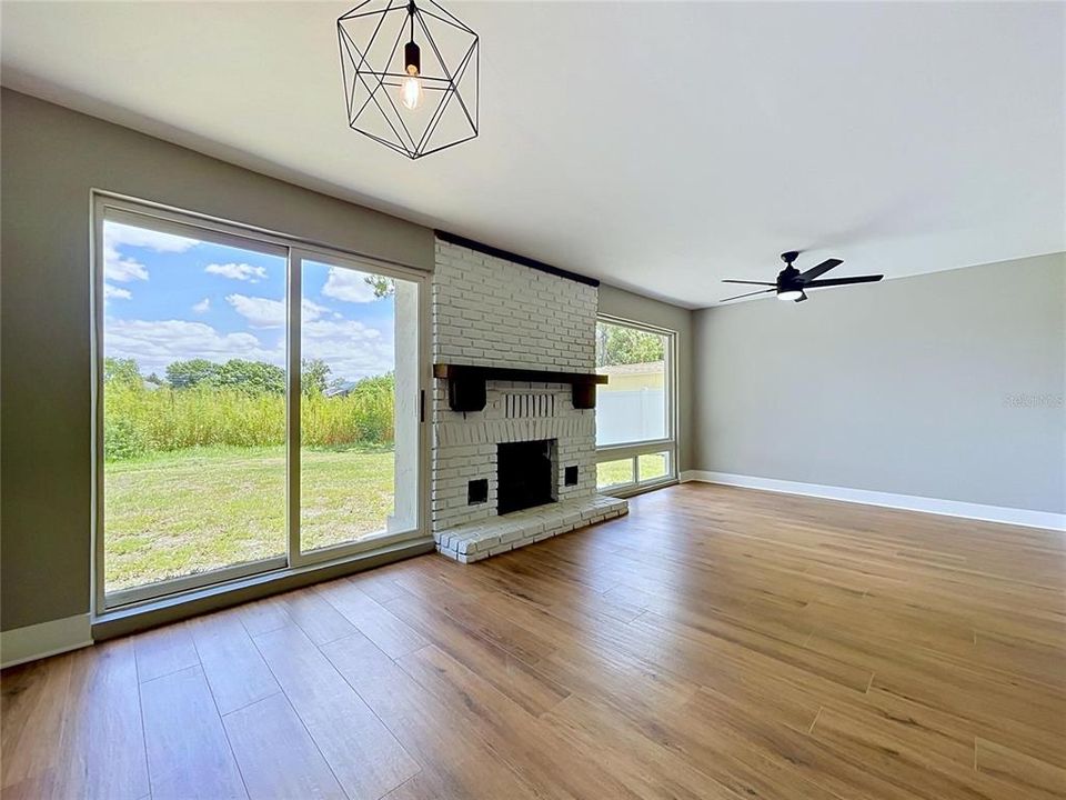 For Sale: $479,900 (2 beds, 2 baths, 1396 Square Feet)