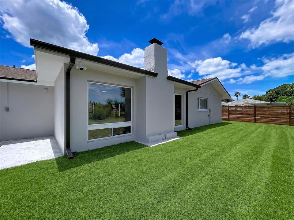 For Sale: $479,900 (2 beds, 2 baths, 1396 Square Feet)
