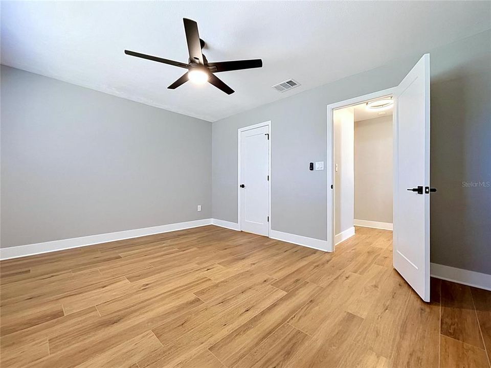 For Sale: $479,900 (2 beds, 2 baths, 1396 Square Feet)