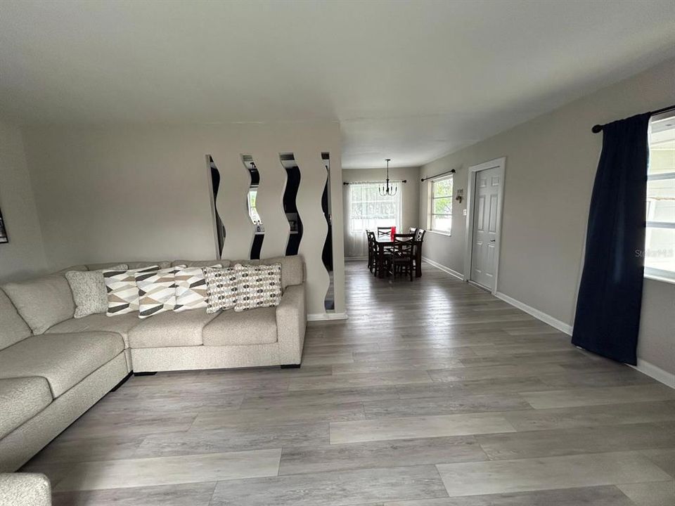 For Sale: $349,000 (3 beds, 1 baths, 1288 Square Feet)
