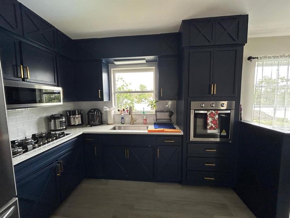 For Sale: $349,000 (3 beds, 1 baths, 1288 Square Feet)
