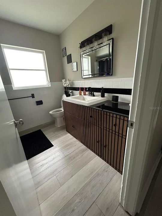 For Sale: $349,000 (3 beds, 1 baths, 1288 Square Feet)