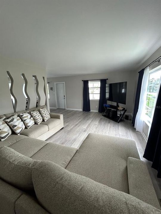 For Sale: $349,000 (3 beds, 1 baths, 1288 Square Feet)