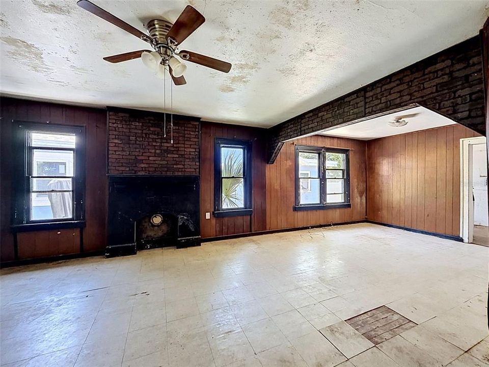 En Venta: $185,000 (2 camas, 1 baños, 810 Pies cuadrados)