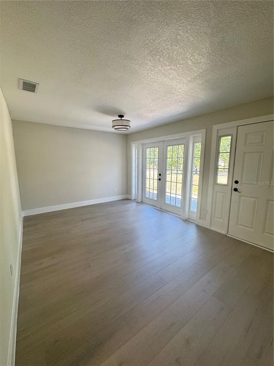 For Sale: $369,000 (3 beds, 2 baths, 1730 Square Feet)