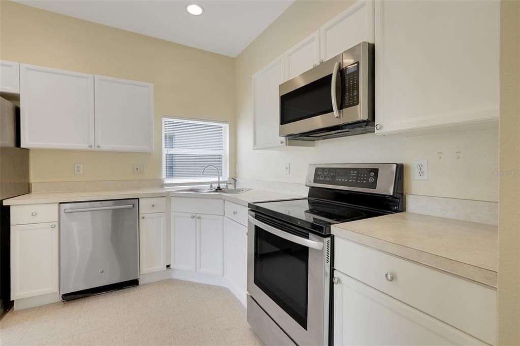 For Sale: $395,000 (4 beds, 2 baths, 1567 Square Feet)