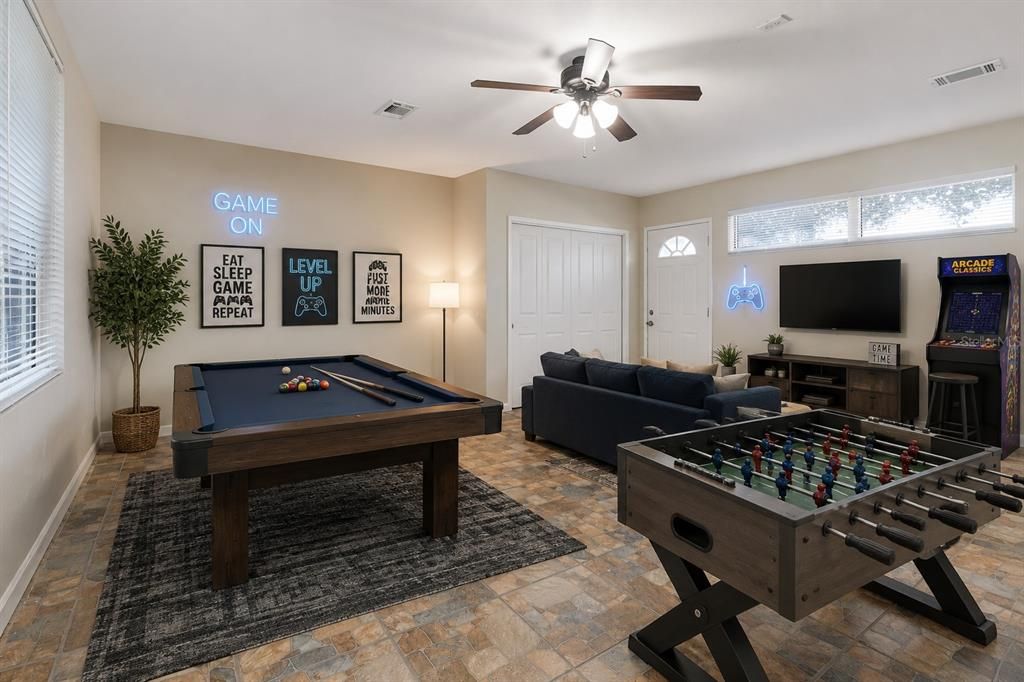 For Sale: $395,000 (4 beds, 2 baths, 1567 Square Feet)