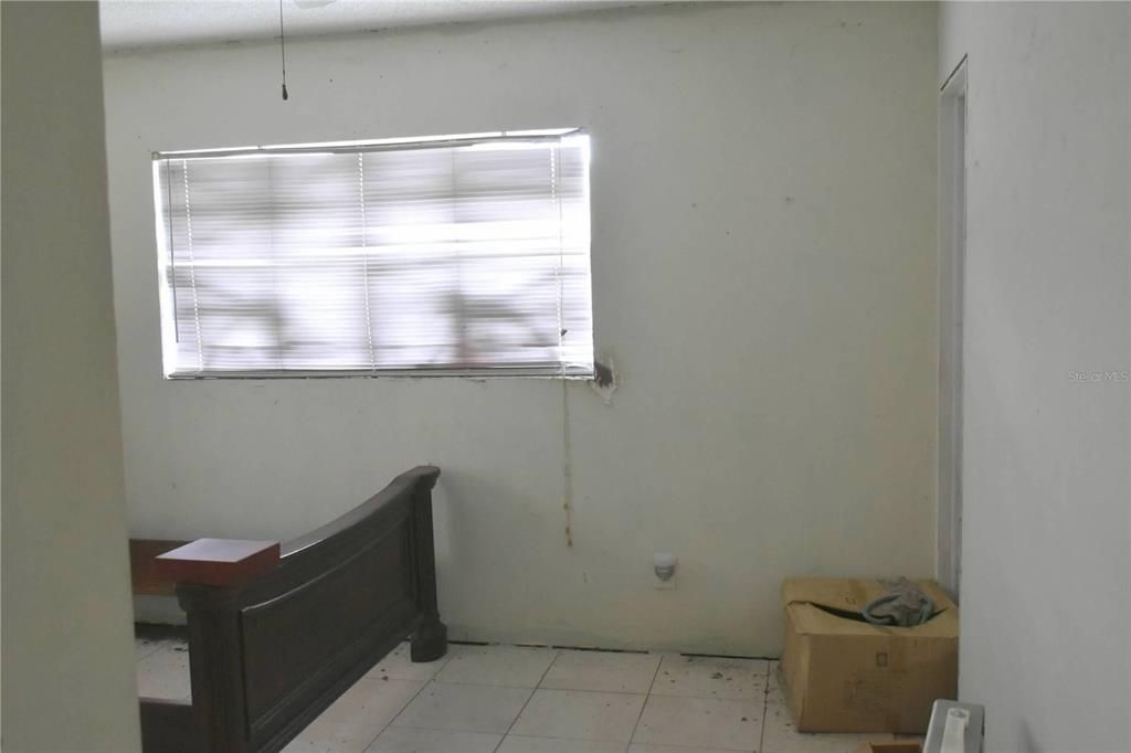 For Sale: $320,000 (4 beds, 2 baths, 1232 Square Feet)