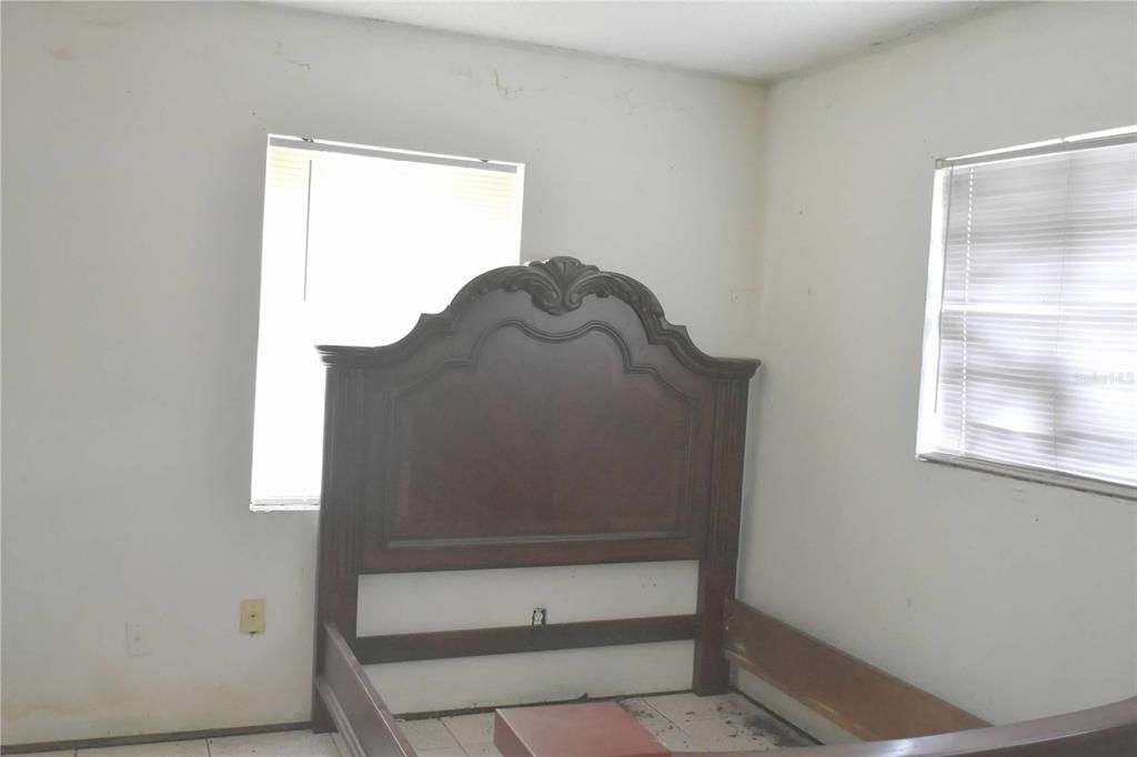For Sale: $320,000 (4 beds, 2 baths, 1232 Square Feet)