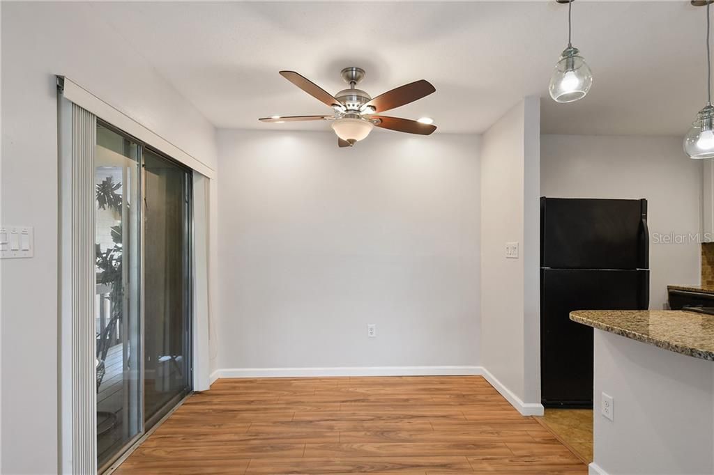 For Sale: $169,000 (1 beds, 1 baths, 636 Square Feet)