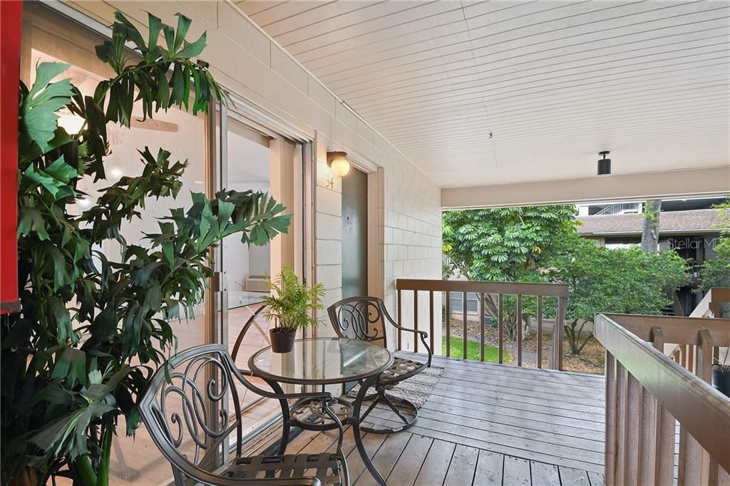 For Sale: $169,000 (1 beds, 1 baths, 636 Square Feet)