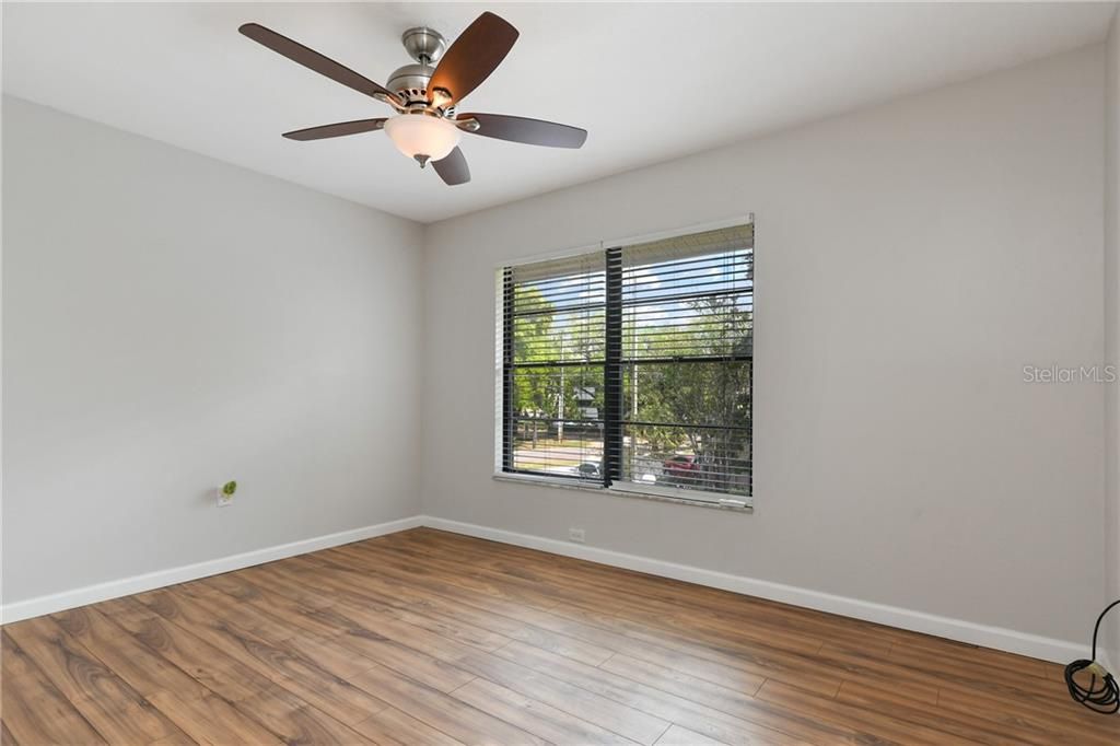 For Sale: $169,000 (1 beds, 1 baths, 636 Square Feet)