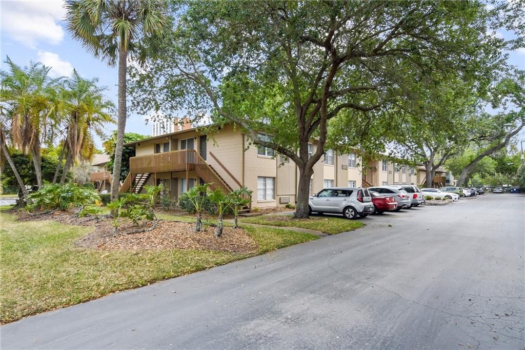 For Sale: $169,000 (1 beds, 1 baths, 636 Square Feet)