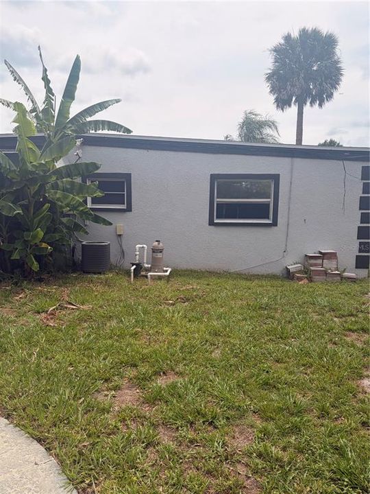 For Sale: $325,000 (3 beds, 1 baths, 888 Square Feet)