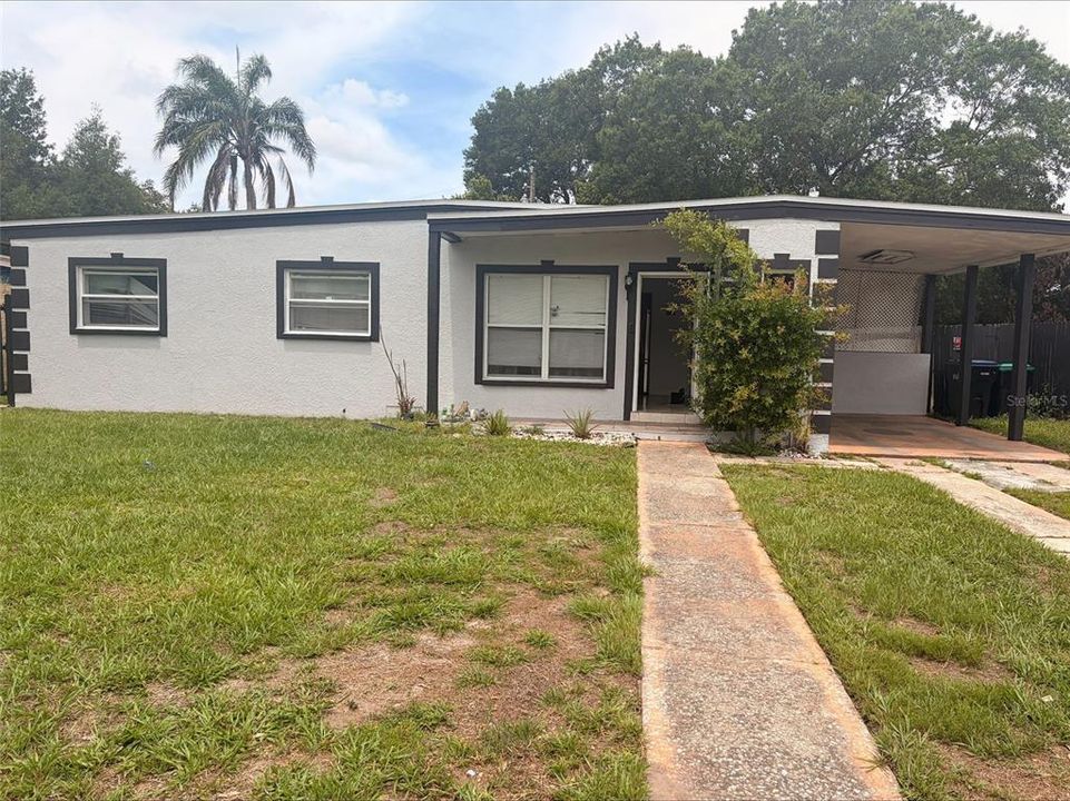For Sale: $325,000 (3 beds, 1 baths, 888 Square Feet)