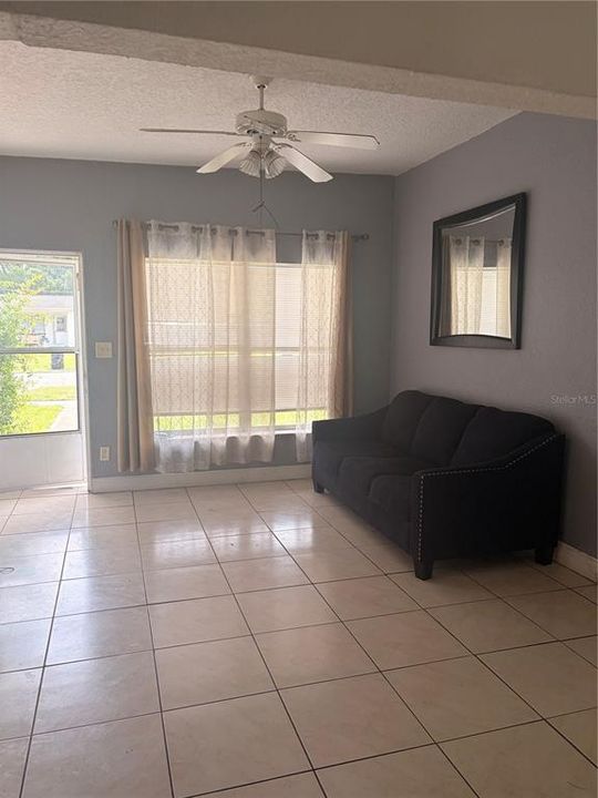 For Sale: $325,000 (3 beds, 1 baths, 888 Square Feet)