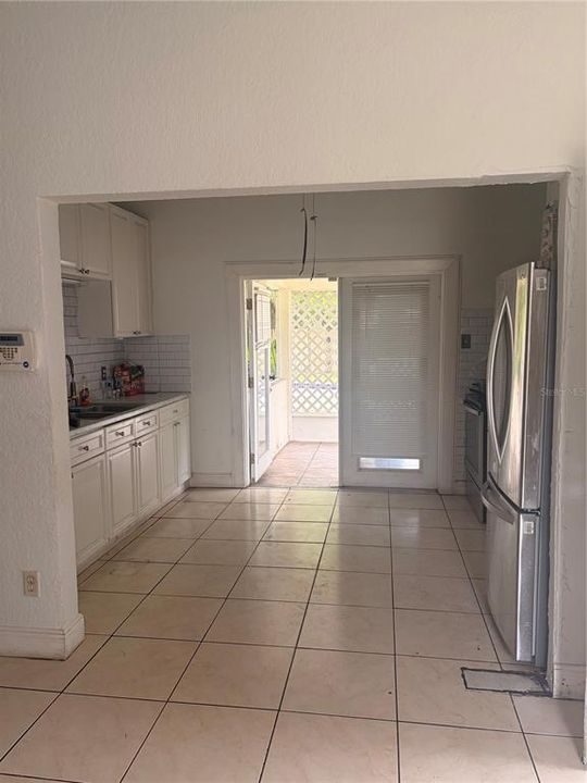 For Sale: $325,000 (3 beds, 1 baths, 888 Square Feet)
